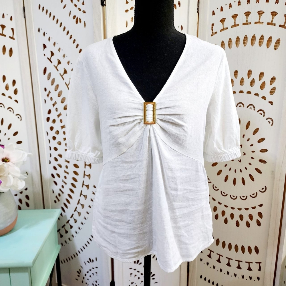 NWT Michael Kors White Linen Short Sleeve Blouse with Gold Buckle Detail Sz M